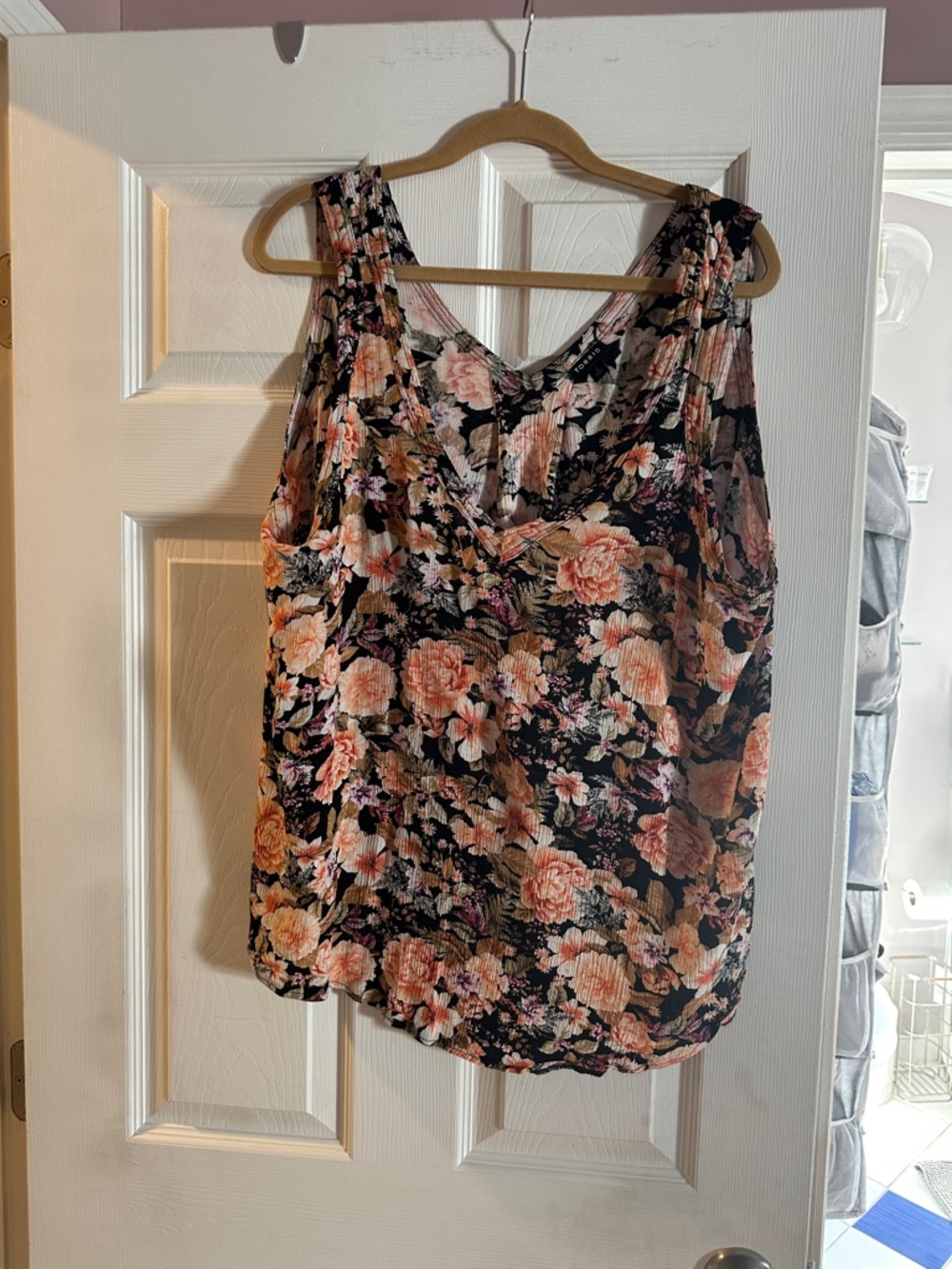 torrid Black Floral V-Neck Peach & Cream Sleeveless Camisole